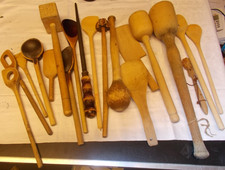 19 alte Küchenutensilien Holz